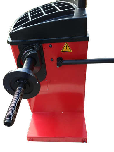 CB66B poloautomatická vyvažovačka osobní