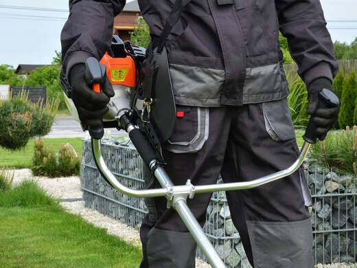 Motorová kosa - křovinořez 1,3 kW, benzinový, kotouče, nože, maska, struny